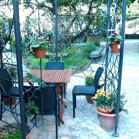 Un Giardino A Due Passi Dal Mare Apartment