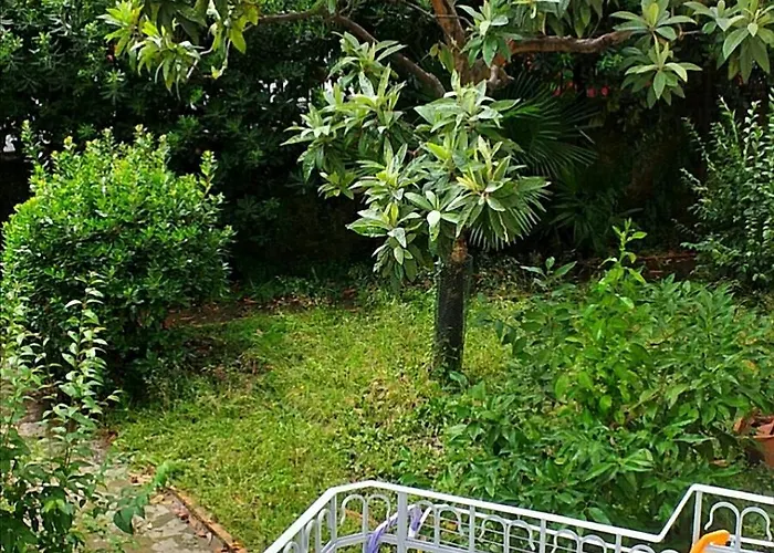 Un Giardino A Due Passi Dal Mare La Spezia